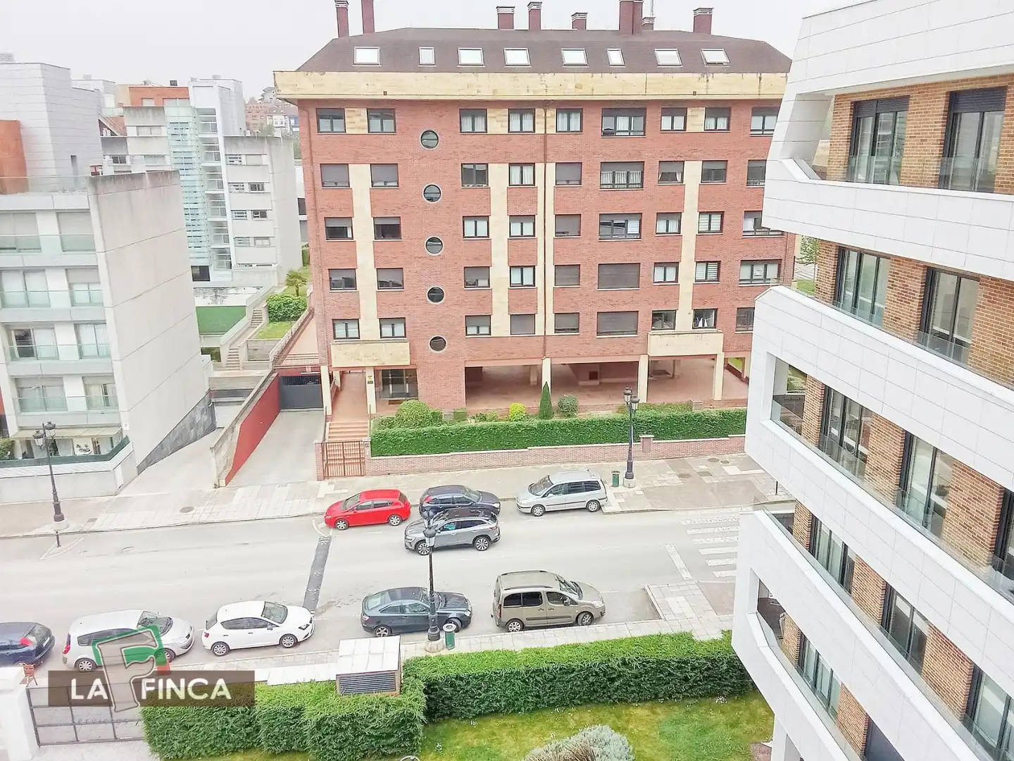Außenansicht von Wohnung zum Verkauf in Oviedo  mit Heizung, Terrasse und Abstellraum
