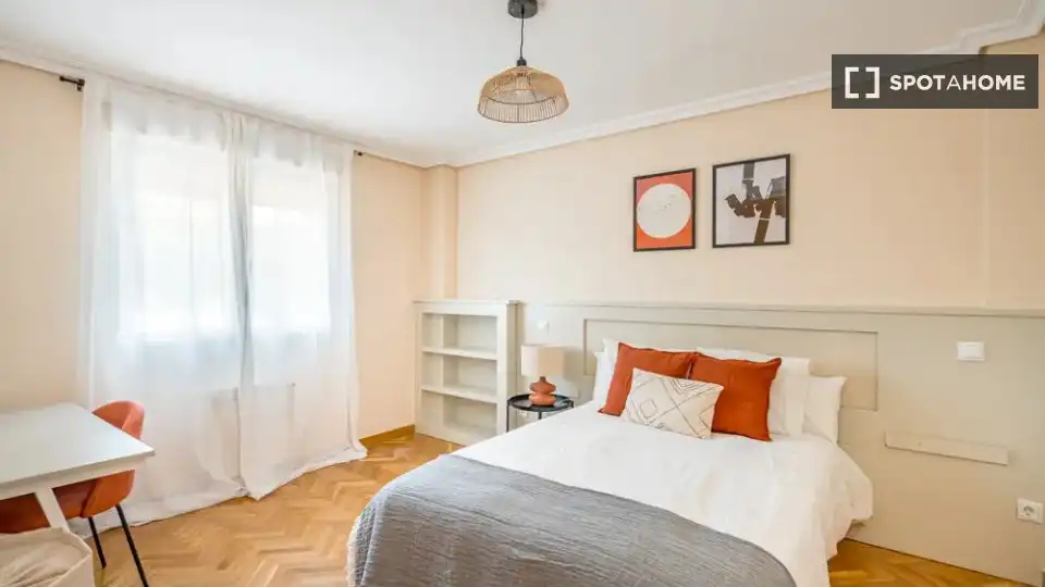 Bedroom of Flat for rent in Madrid  with Air Conditioner, Heating and Furnished