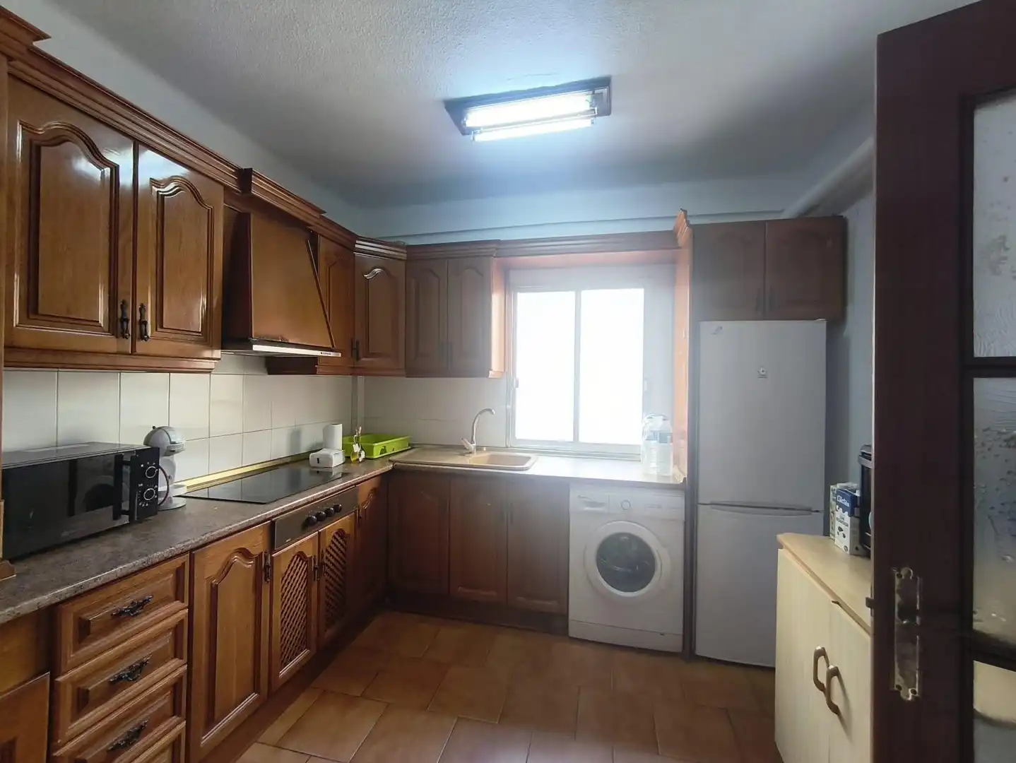 Küche von Wohnung zur Miete in Almería mit Klimaanlage, Terrasse und Abstellraum