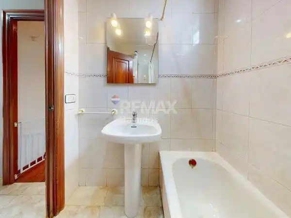 Bathroom of Flat for sale in Vigo   with Storage room and Balcony