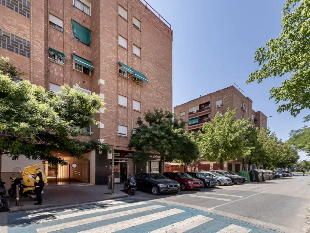 Vista exterior de Pis en venda en Granada