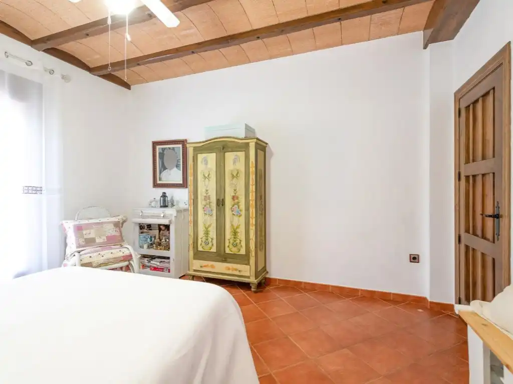 Dormitori de Finca rústica en venda en Villanueva del Trabuco amb Aire condicionat, Jardí privat i Terrassa