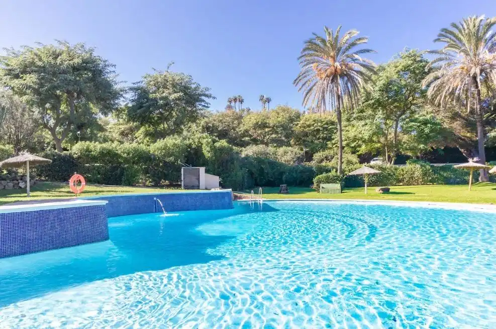 Piscina de Estudi en venda en Estepona amb Aire condicionat, Calefacció i Terrassa