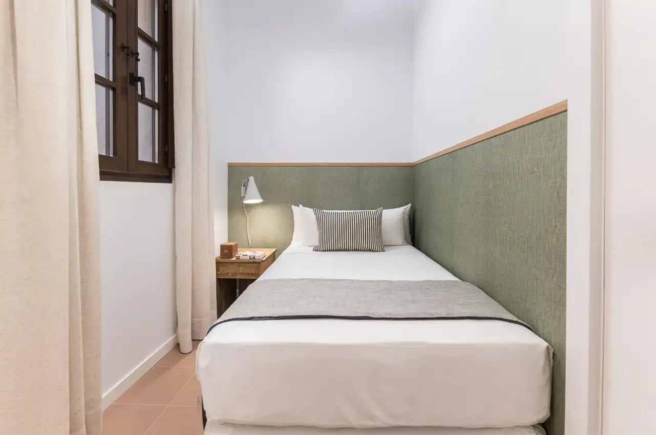 Bedroom of Flat for rent in Barcelona  with Air Conditioner, Heating and Private garden