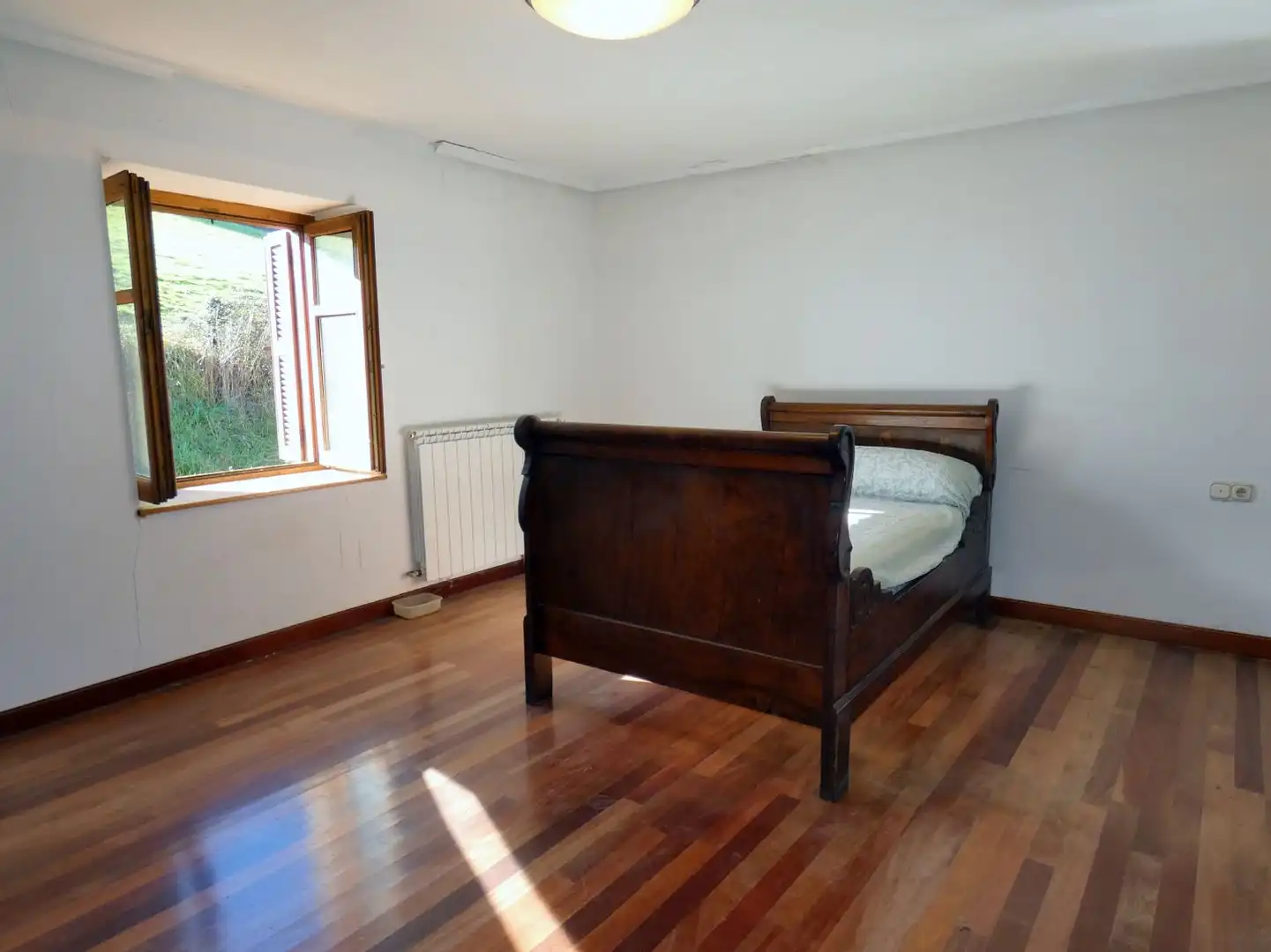 Habitación de Finca rústica en venta en Aramaio con Calefacción, Amueblado y Balcón