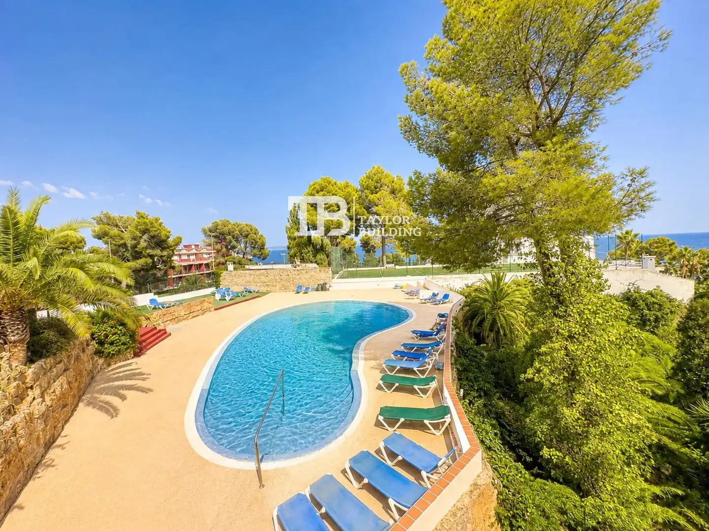 Swimming pool of Flat for sale in Calvià  with Air Conditioner, Heating and Terrace