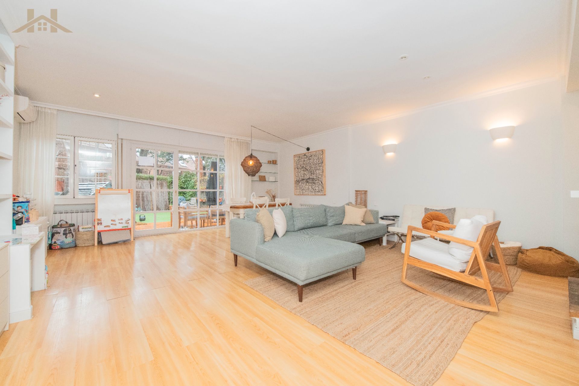 Living room of Single-family semi-detached for sale in La Moraleja  with Air Conditioner, Heating and Private garden