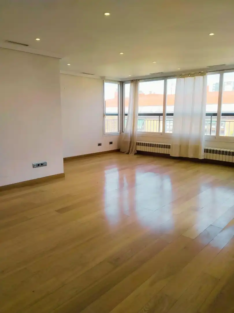 Wohnzimmer von Dachboden zur Miete in Madrid mit Klimaanlage, Heizung und Terrasse
