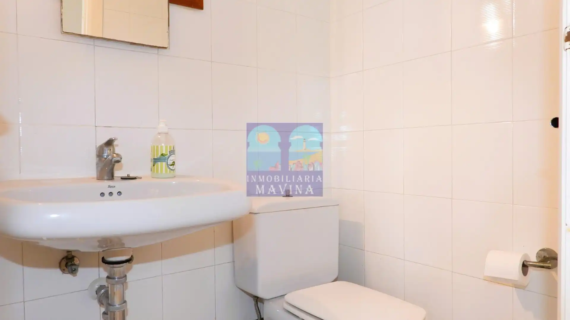 Badezimmer von Einfamilien-Reihenhaus zum Verkauf in La Manga del Mar Menor mit Heizung, Privatgarten und Terrasse