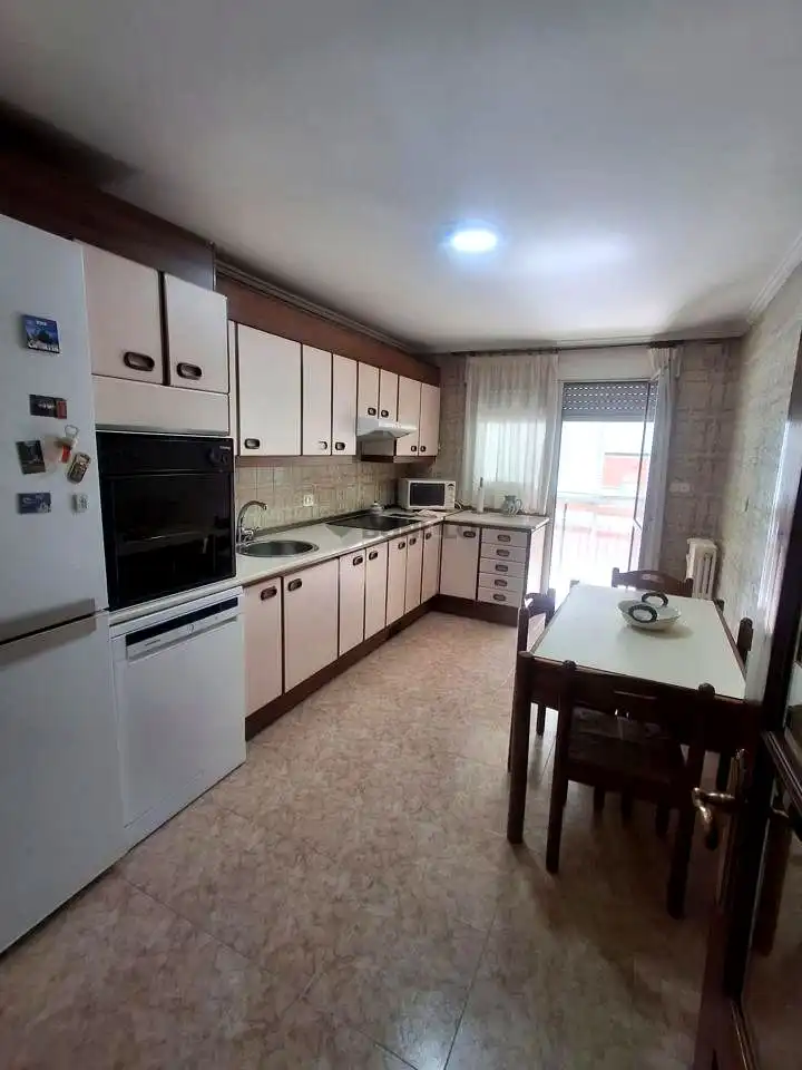 Flat with lift to rent in Ronda del Parque