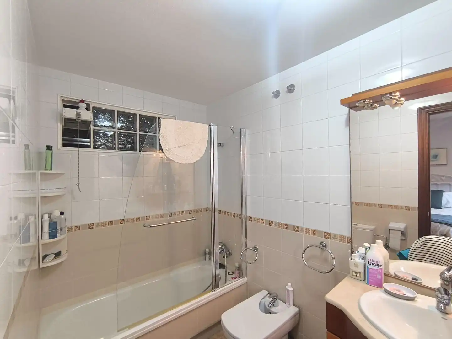 Badezimmer von Einfamilien-Reihenhaus zum Verkauf in Santiago de Compostela  mit Heizung, Privatgarten und Terrasse