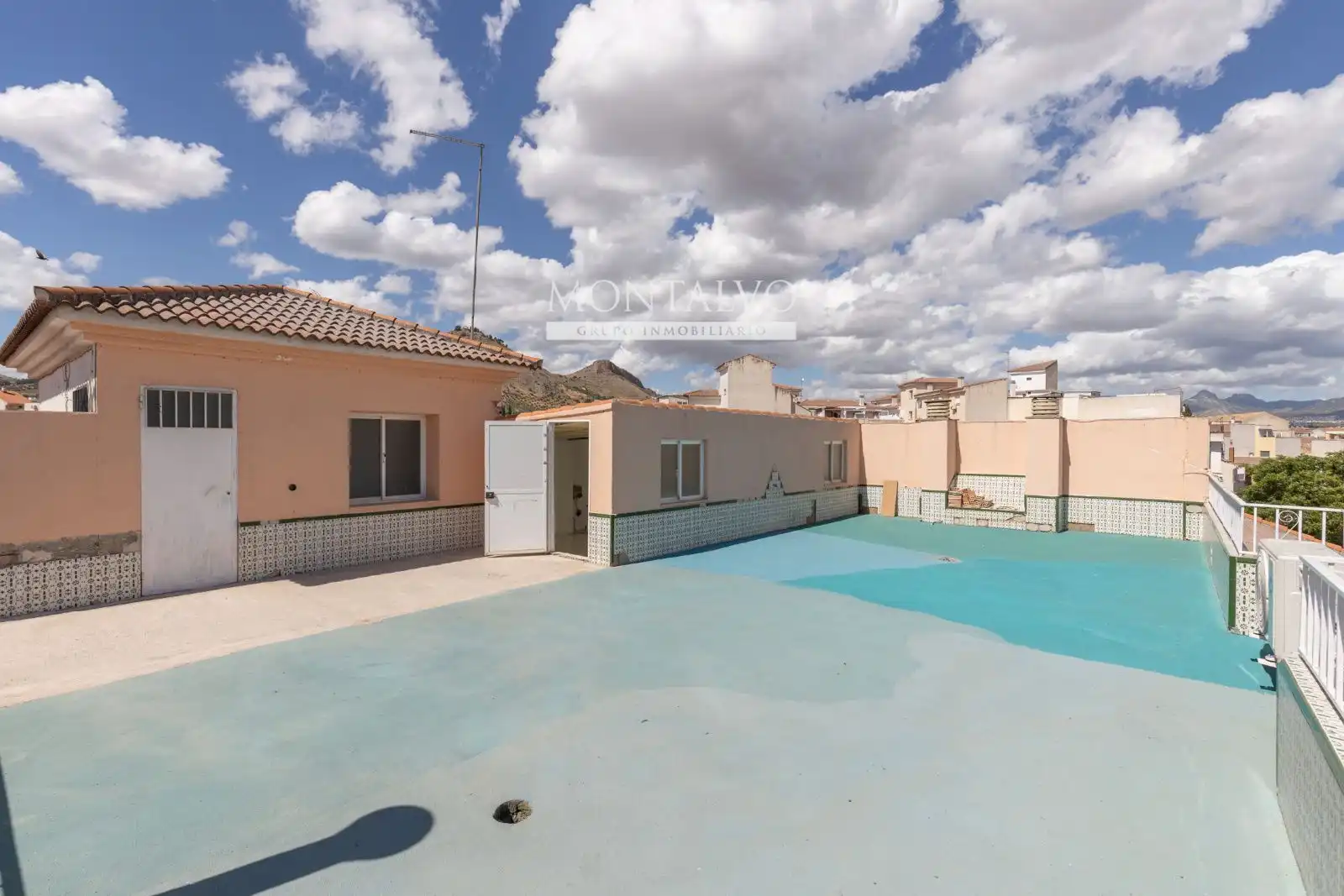 Vista exterior de Ático en venta en Atarfe con Aire acondicionado, Calefacción y Terraza