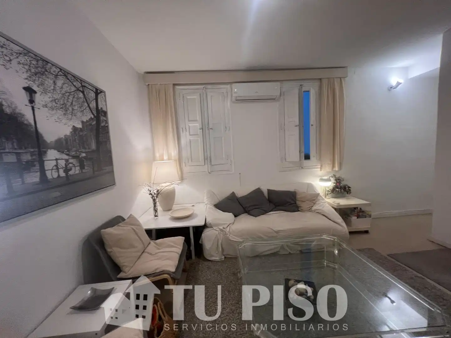 Living room of Flat for sale in Madrid  with Air Conditioner, Heating and Furnished