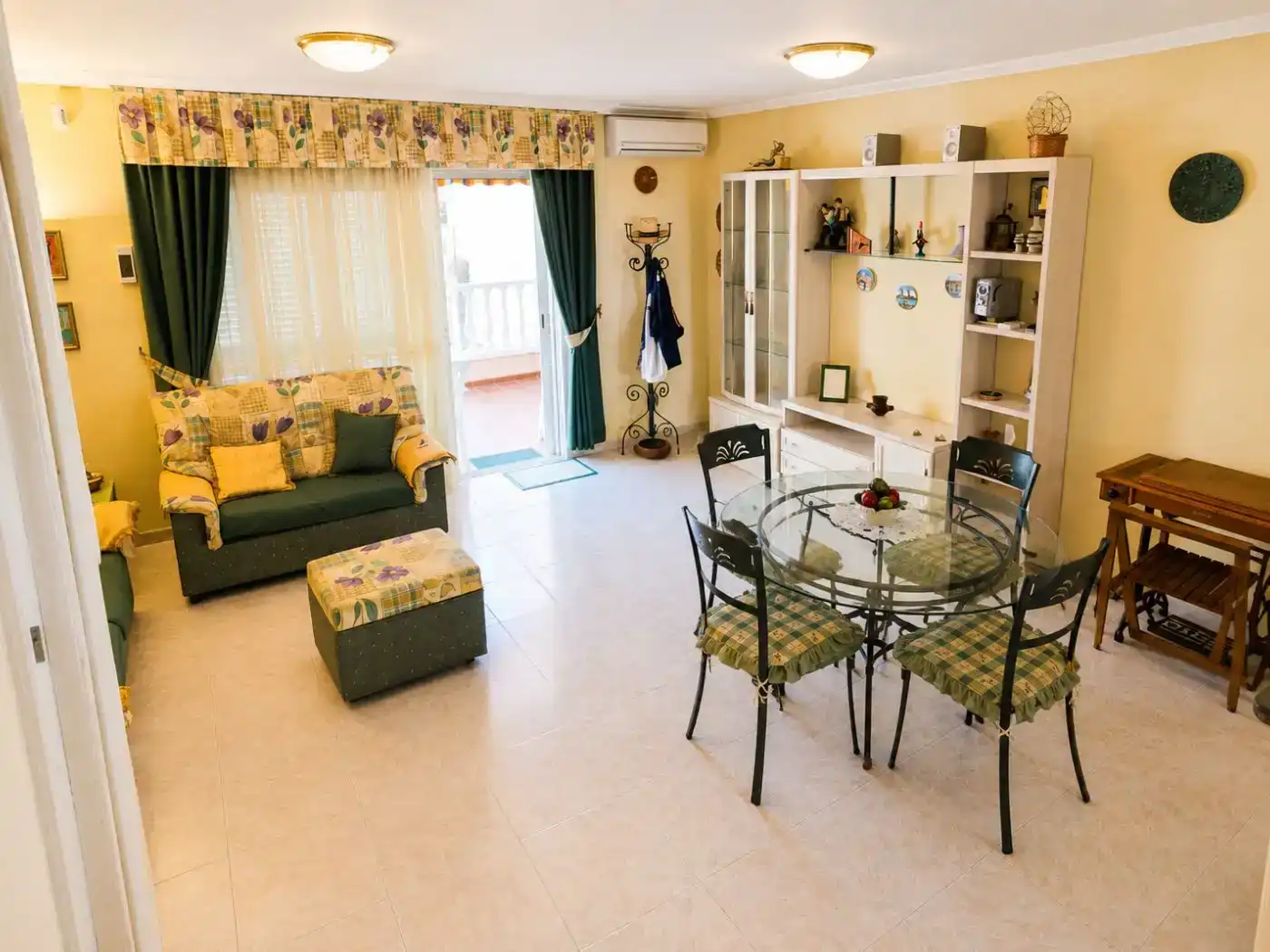 Wohnzimmer von Maisonette zum Verkauf in Arona