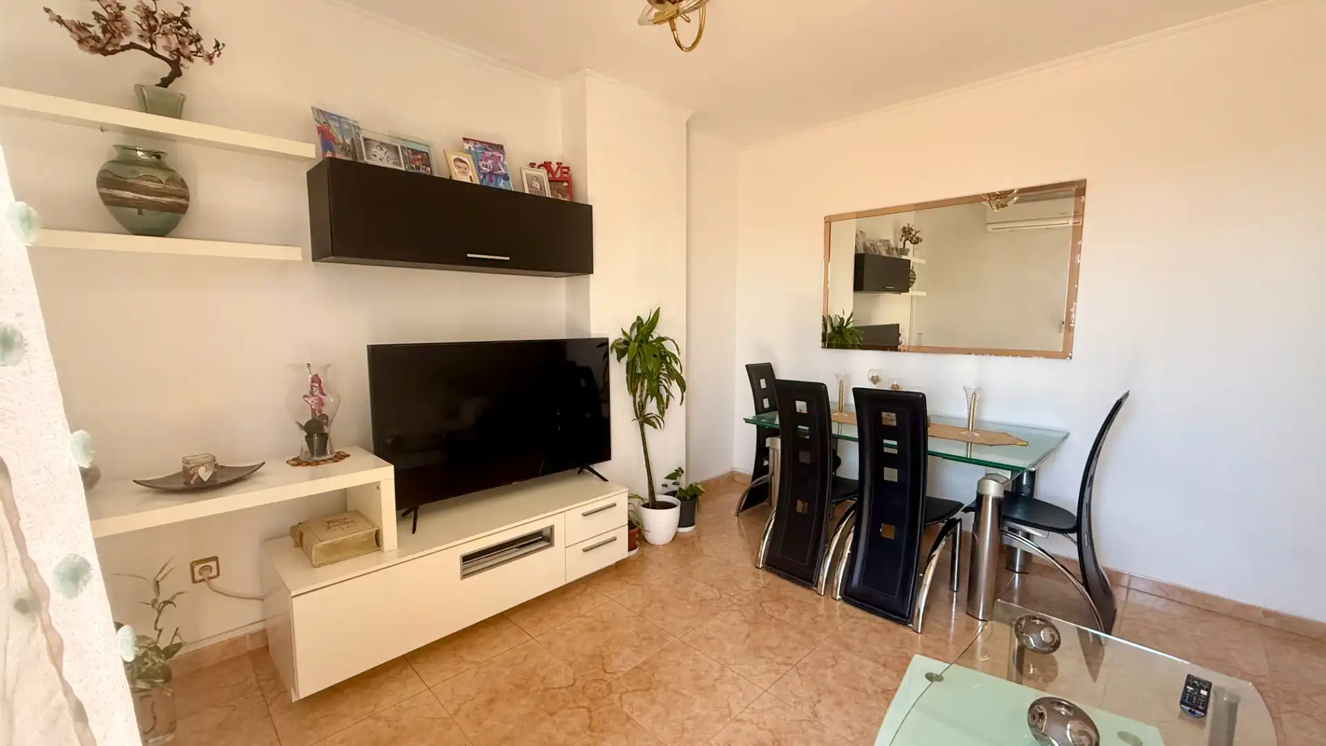Sala d'estar de Àtic en venda en Almería amb Terrassa i Moblat