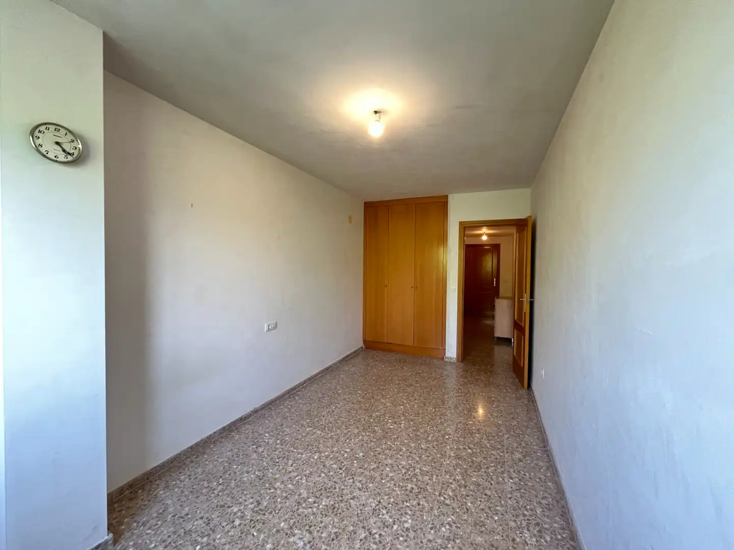 Bedroom of Flat for sale in Faura  with Air Conditioner and Oven