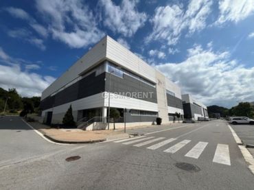 Nau industrial de lloguer a Llinars del Vallès