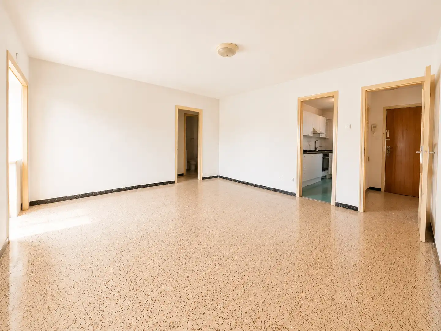 Wohnung zum Verkauf in Santa Coloma de Gramenet mit Klimaanlage, Heizung und Balkon