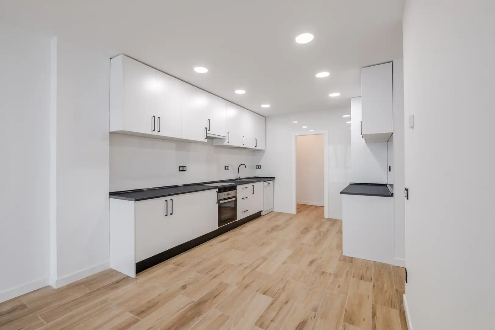 Küche von Wohnung zur Miete in Madrid mit Heizung, Ofen und Waschmaschine