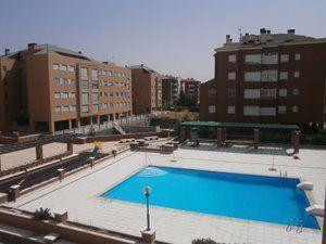 Piscina de Apartament de lloguer en Ávila Capital amb Calefacció, Moblat i Piscina comunitària