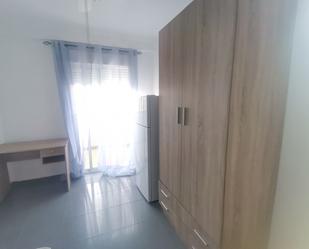 Bedroom of Flat to share in  Almería Capital  with Air Conditioner, Terrace and Balcony