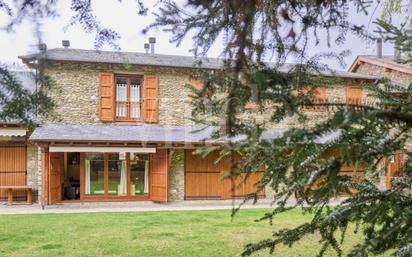 Vista exterior de Casa adosada en venda en Puigcerdà amb Calefacció, Jardí privat i Parquet