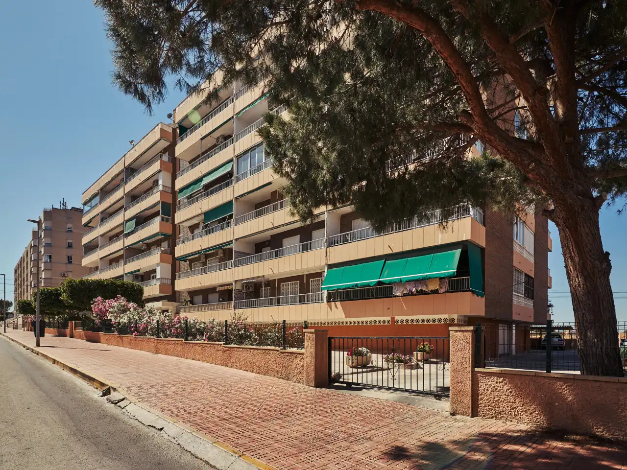Außenansicht von Wohnungen zum Verkauf in Torrevieja mit Klimaanlage, Heizung und Terrasse