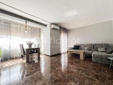 Flat with lift for sale in Centre