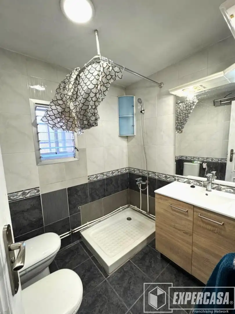 Bathroom of Flat for sale in Xirivella  with Air Conditioner and Heating