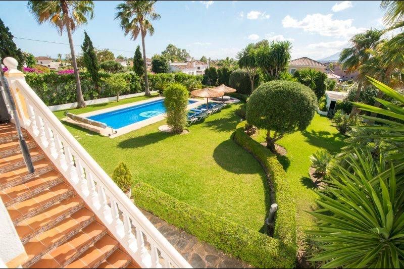 Jardí de Casa o xalet en venda en Marbella amb Aire condicionat, Jardí privat i Terrassa
