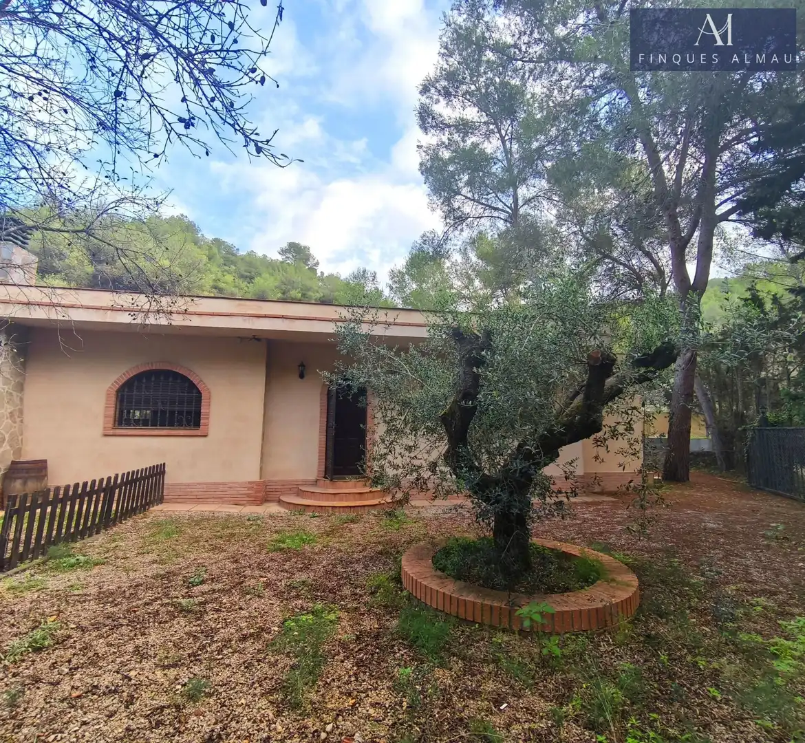 Casa rústica amb jardí en venda a Nord