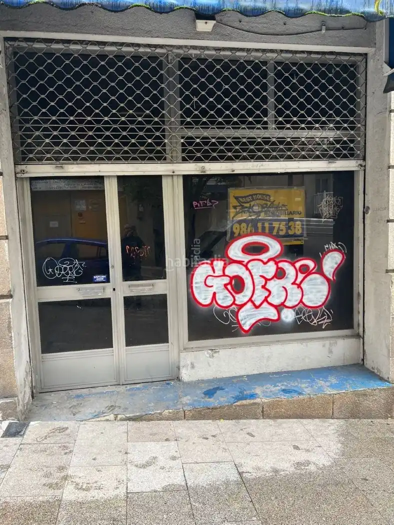 Business premises for sale in Rúa Illas Canarias 3