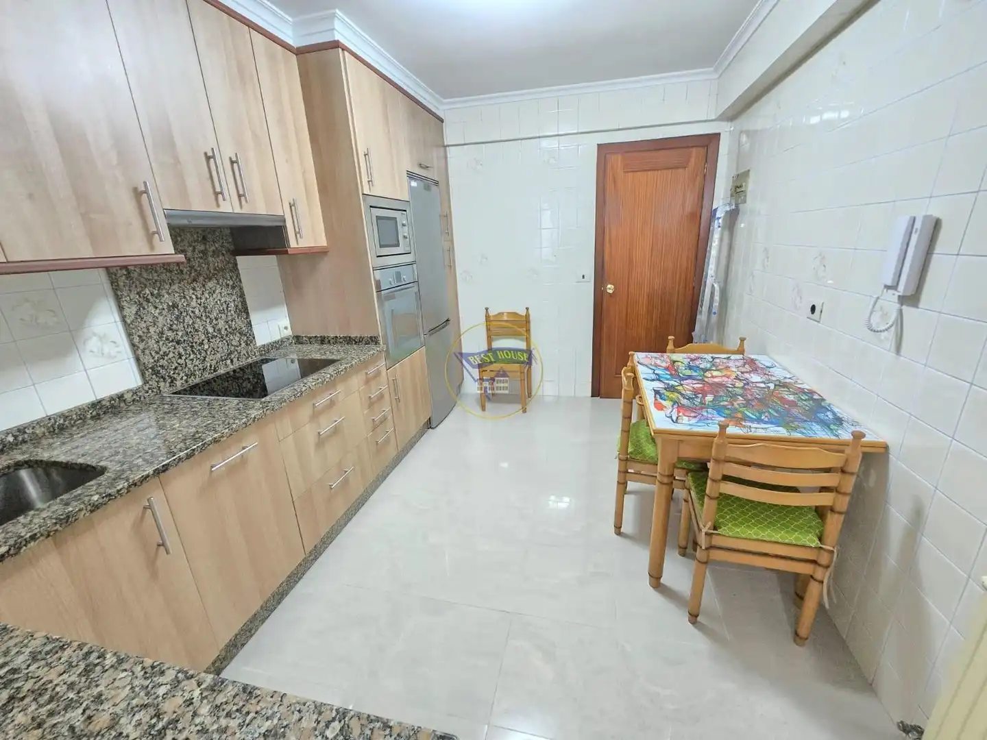 Cocina de Piso en venta en Vigo  con Calefacción, Parquet y Terraza
