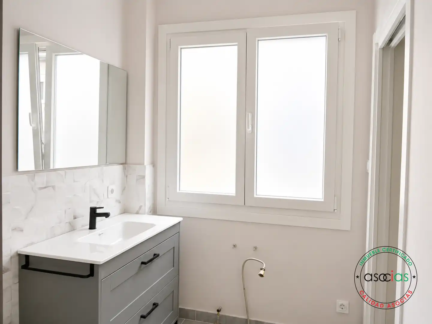 Baño de Piso de alquiler en Gijón  con Jardín privado, Parquet y Terraza