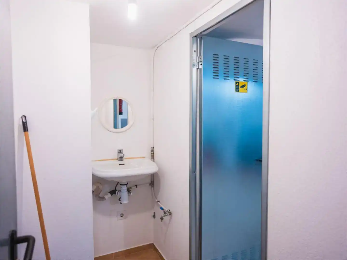Badezimmer von Geschaftsraum zum Verkauf in Sanxenxo mit Klimaanlage, Parkett und Möbliert