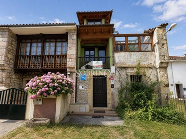 House for sale in Calle San Roque de Acebal 1