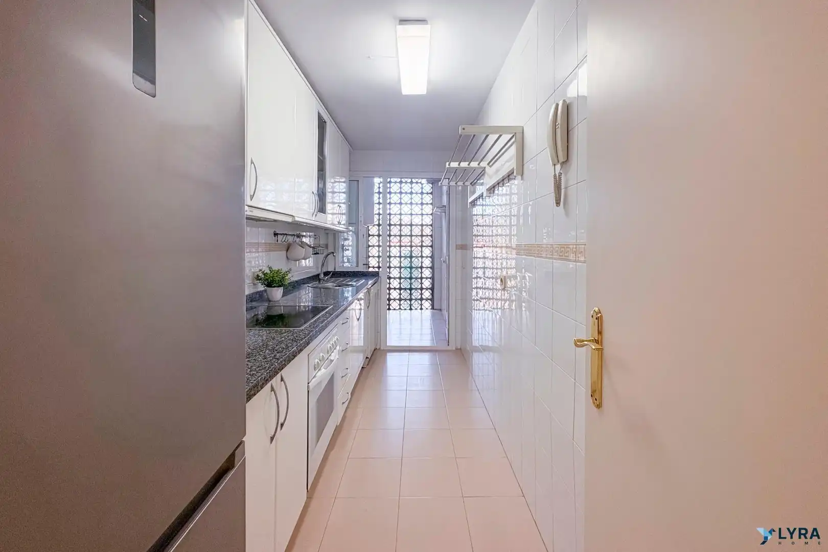 Kitchen of Flat for rent in Tomares  with Balcony and Community pool