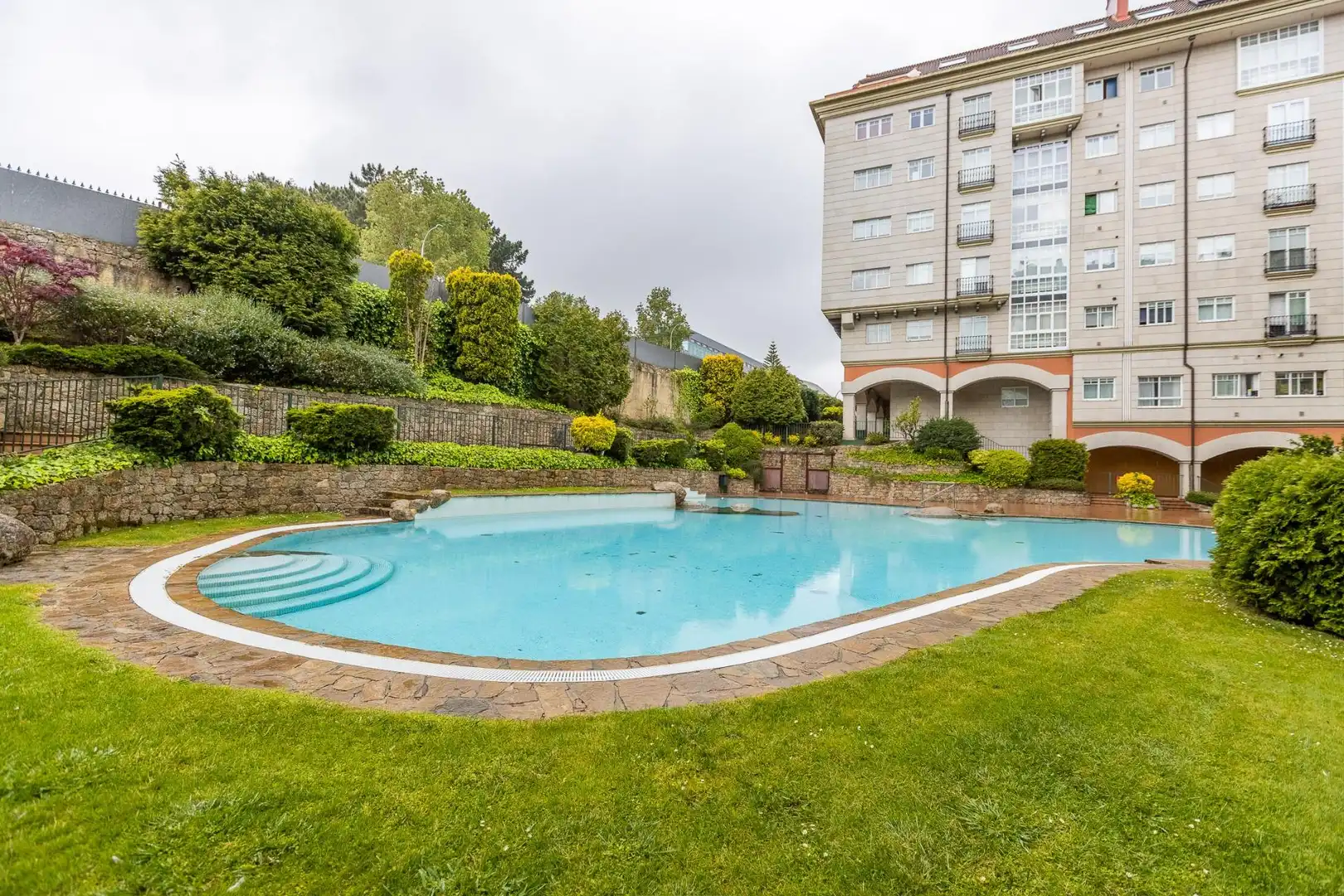 Piscina de Dúplex en venta en A Coruña Capital  con Jardín privado, Trastero y Piscina comunitaria