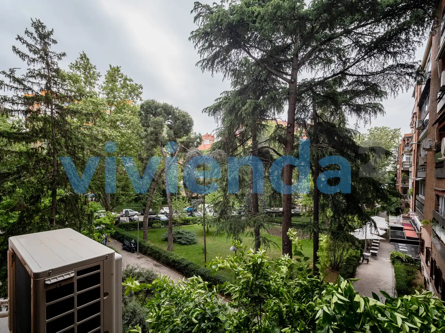 Jardí de Pis en venda en  Madrid Capital amb Aire condicionat, Calefacció i Piscina