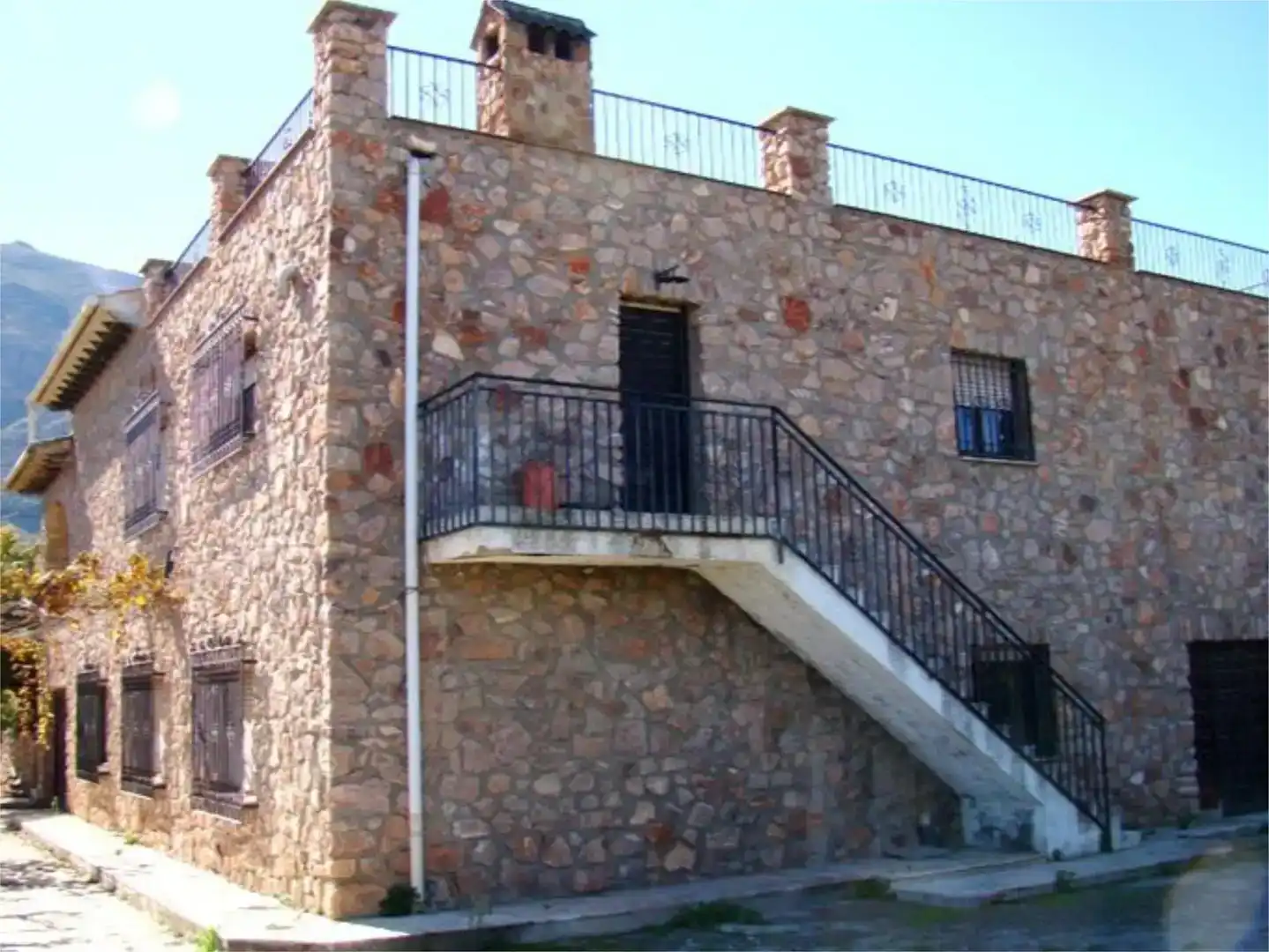 Vista exterior de Casa o xalet en venda en Íllar amb Jardí privat, Traster i Piscina