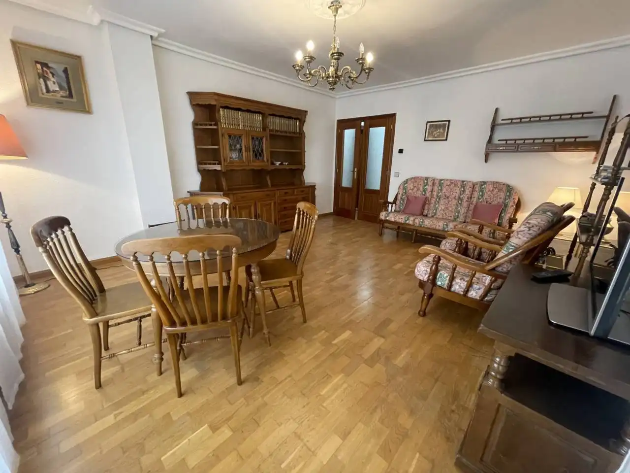 Living room of Flat for rent in Toledo  with Air Conditioner, Heating and Parquet flooring