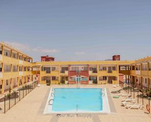 Piscina de Pis en venda en La Oliva amb Traster, Moblat i Rentadora