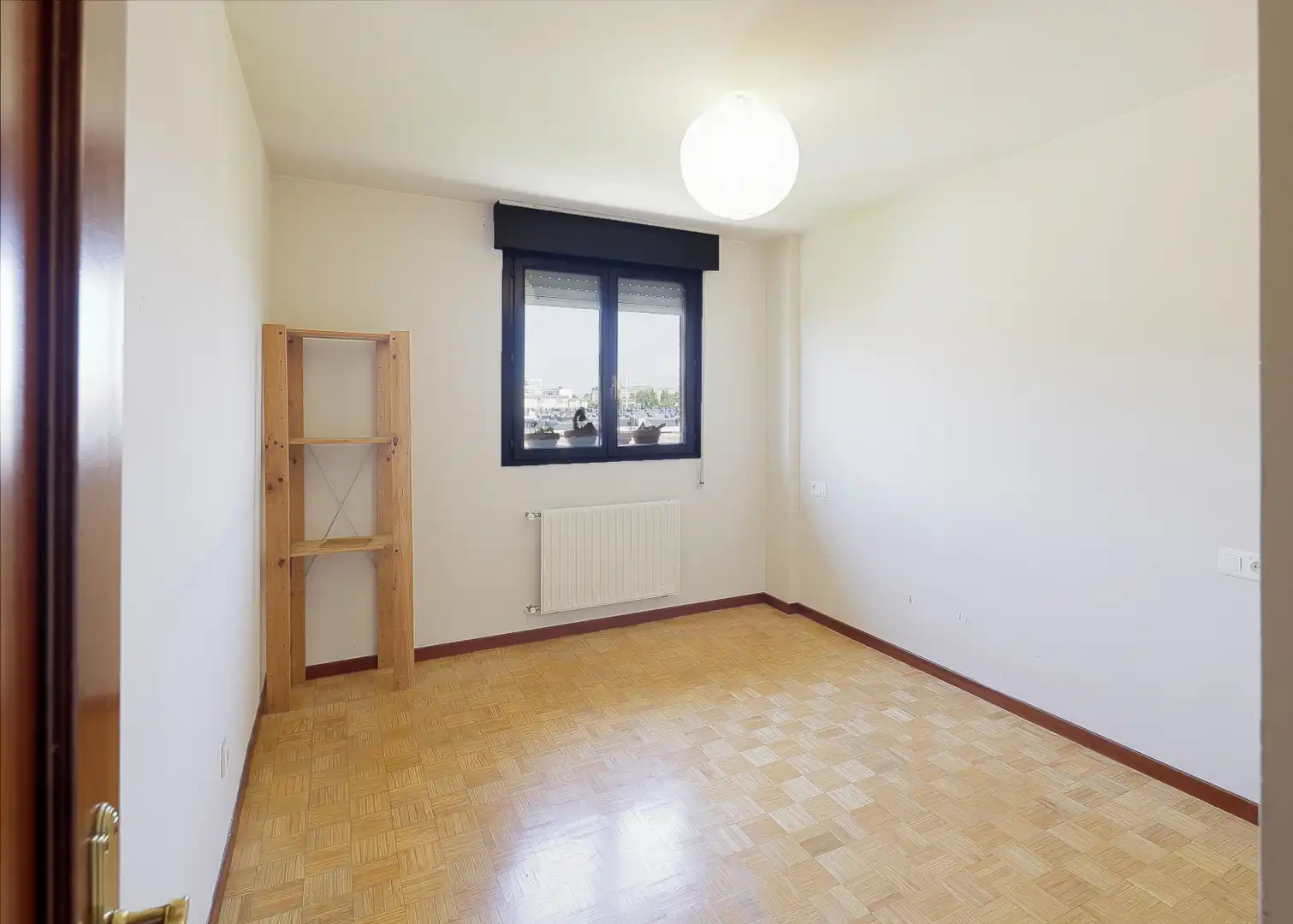 Habitación de Piso en venta en Oviedo  con Calefacción y Trastero