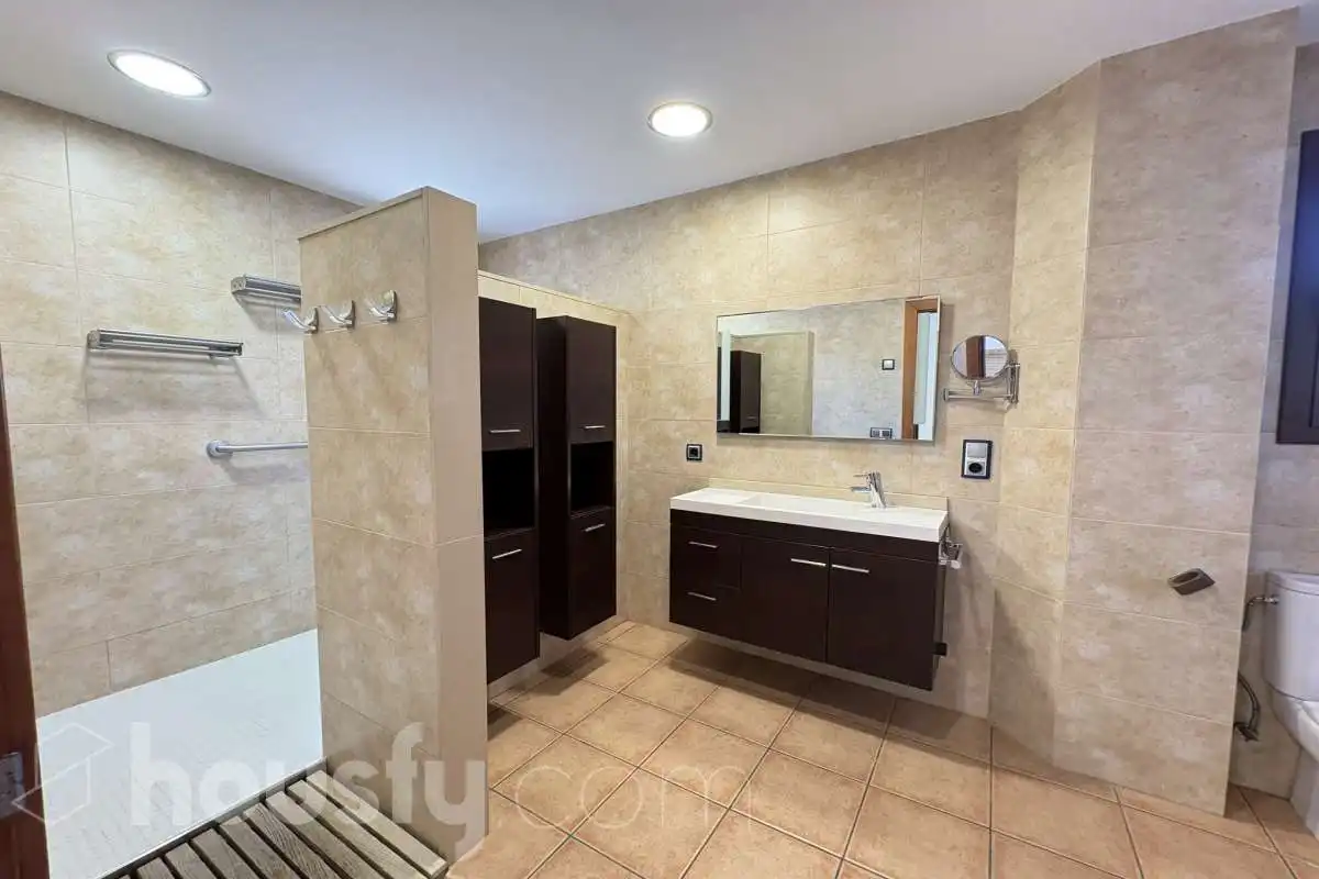 Baño de Casa o chalet en venta en Sant Julià de Ramis con Calefacción, Jardín privado y Terraza