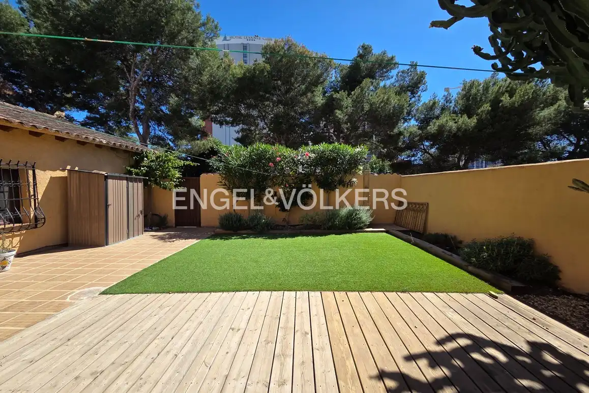 Terraza de Casa adosada en venta en Benidorm con Aire acondicionado, Jardín privado y Piscina comunitaria