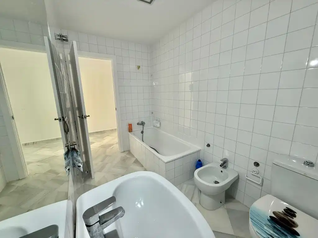Badezimmer von Wohnung zum Verkauf in Cádiz