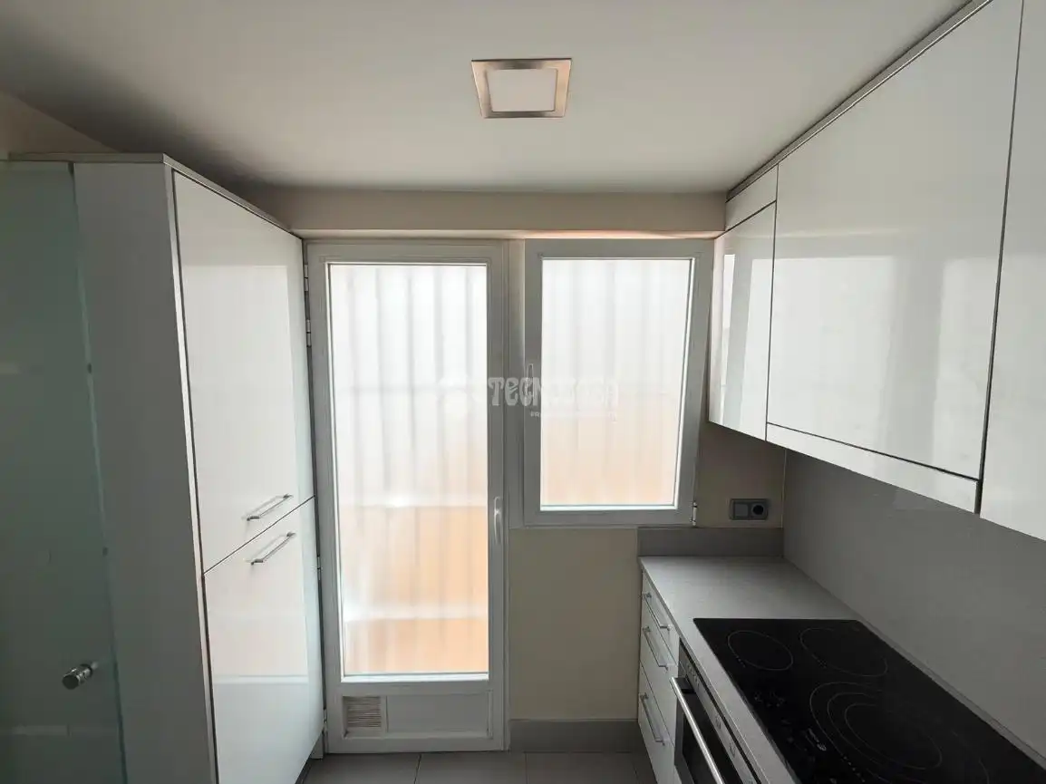 Kitchen of Flat for rent in Madrid  with Air Conditioner and Heating