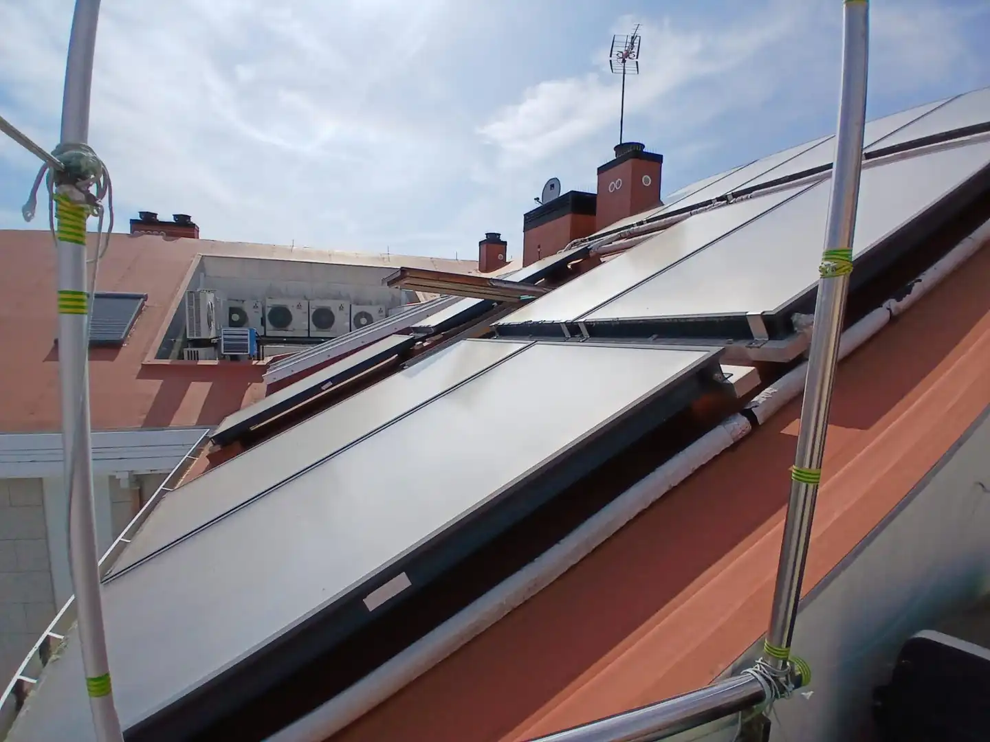 Außenansicht von Wohnung zum Verkauf in Muros mit Heizung, Terrasse und Abstellraum