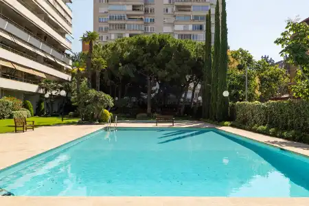 Piscina de Pis de lloguer en Barcelona amb Aire condicionat, Calefacció i Parquet