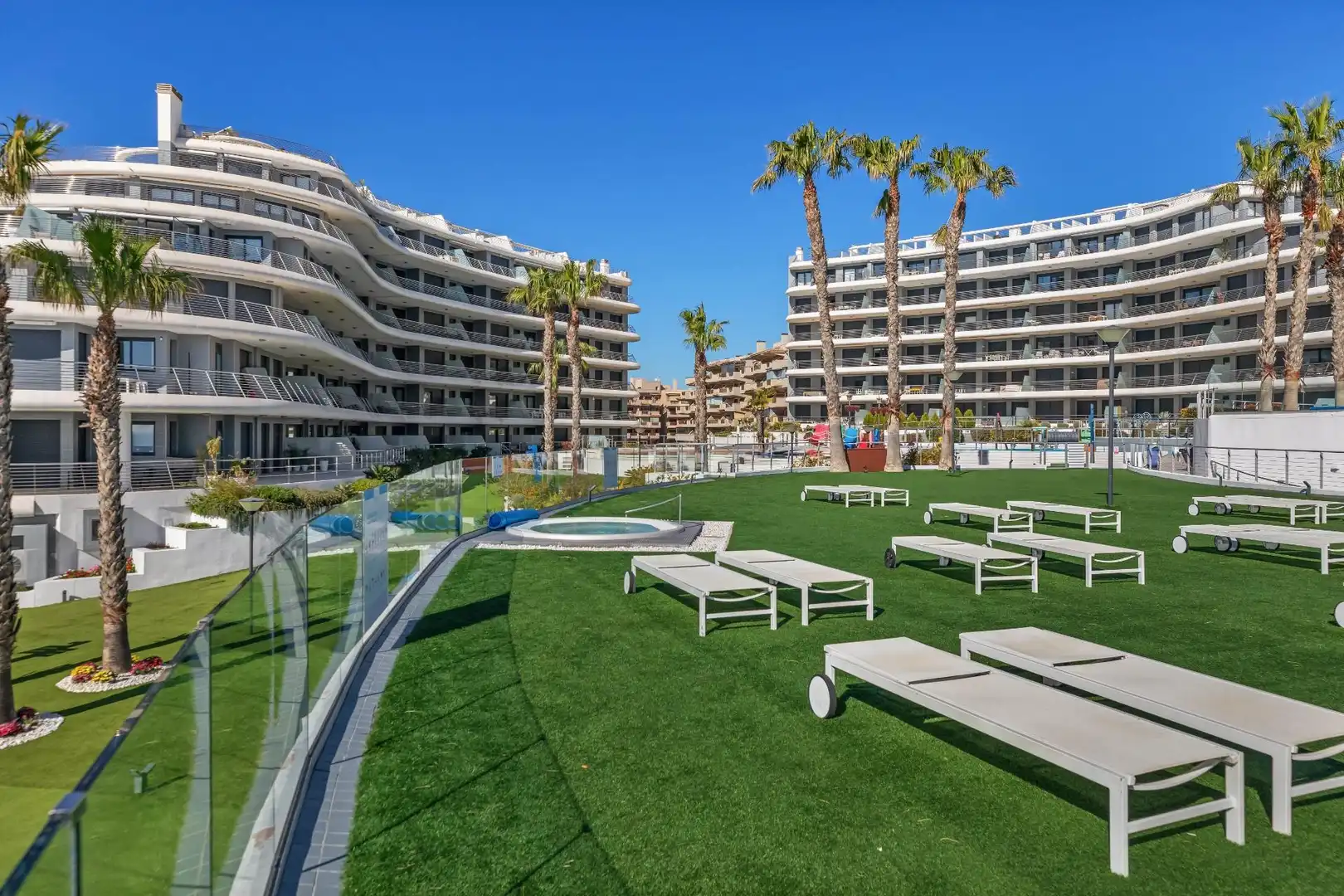 Vista exterior de Apartament en venda en Elche / Elx amb Aire condicionat, Calefacció i Jardí privat
